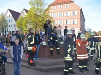 Bild zu 2017-04-30 Maibaumstellen Feuerwehr Pfalzgrafenweiler