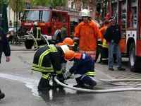 Bild zu Übergabe des neuen Feuerwehrfahrzeuges am 2. Mai 2010 an die Feuerwehr Pfalzgrafenweiler